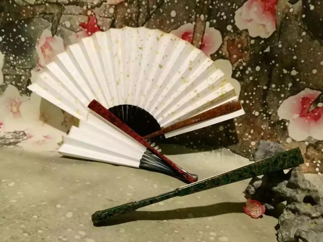 端午至，畫扇相餉